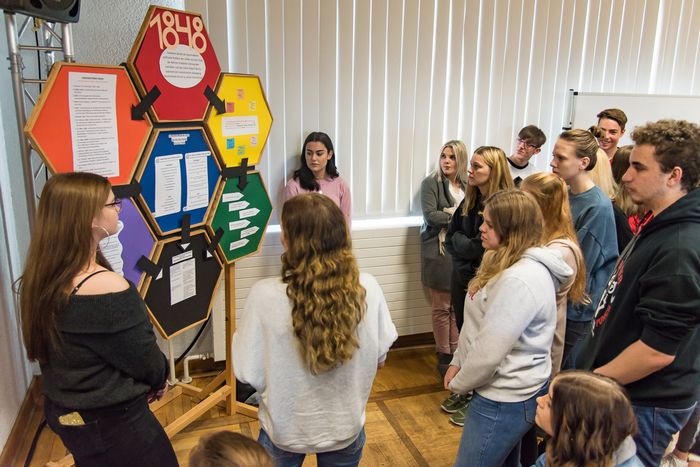 Schüler stellen Ergebnisse vor